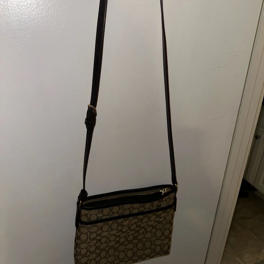 Coach - Picture 8 of 8